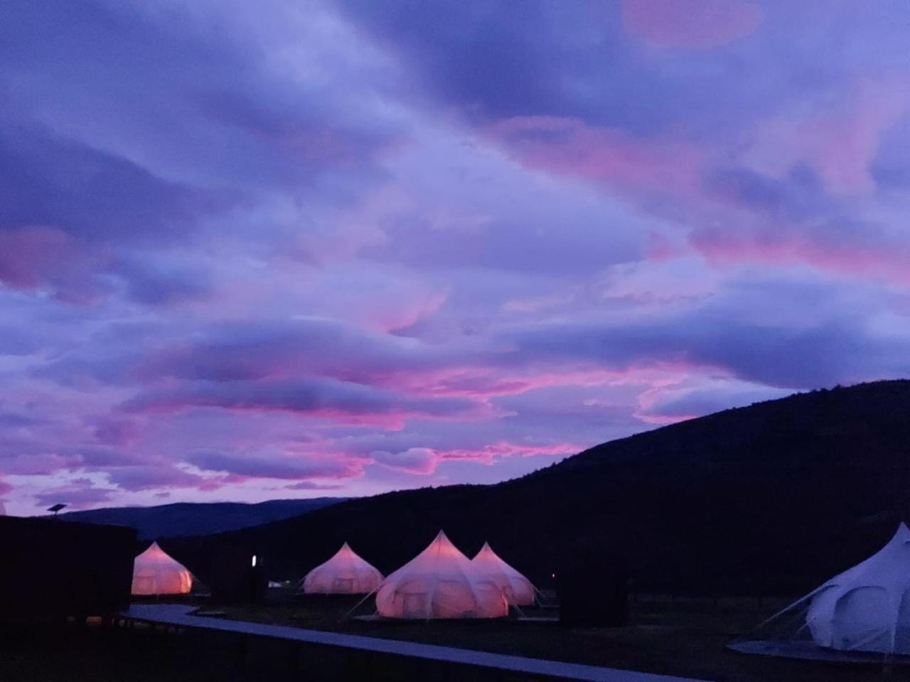 Chilenativo Riverside Camp Torres del Paine National Park Buitenkant foto