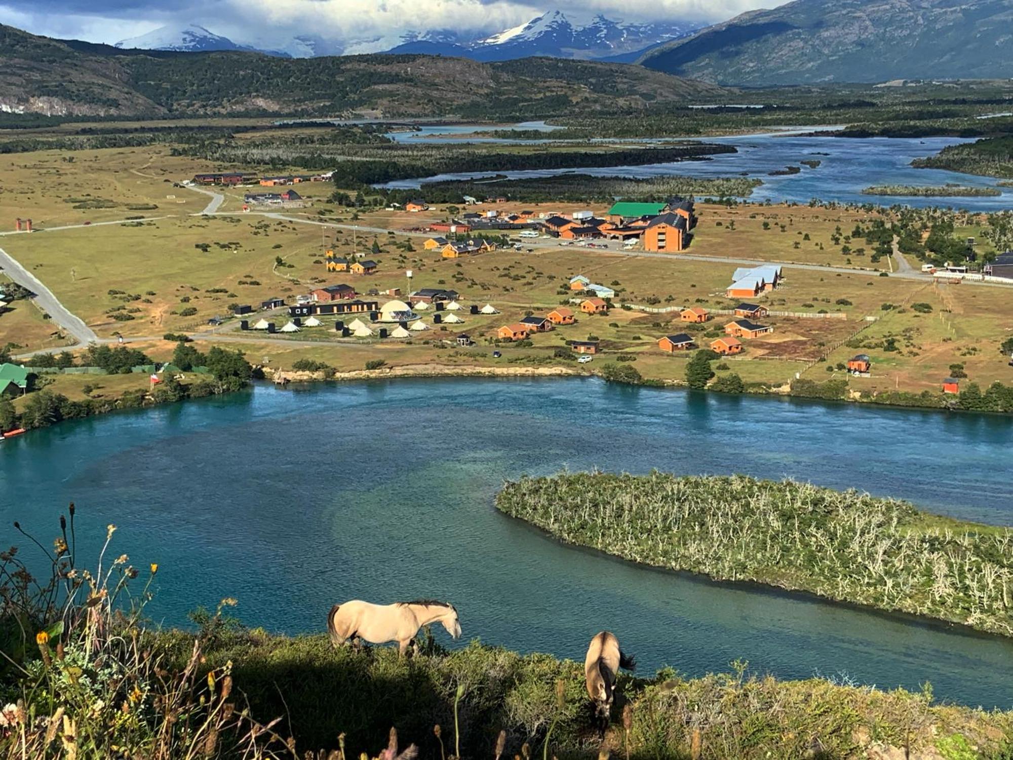 Chilenativo Riverside Camp Torres del Paine National Park Buitenkant foto